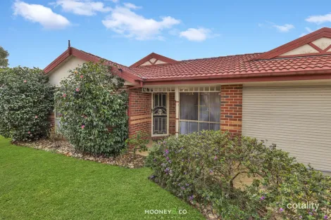 2 Stonehaven Ave, Cranbourne, VIC 3977