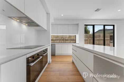 26b Hall St, Mckinnon, VIC 3204