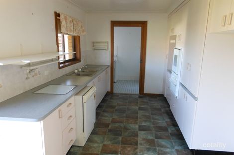 Property photo of 25 Pineview Circuit Young NSW 2594