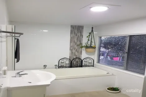 Property photo of 140 Matthew Flinders Drive Port Macquarie NSW 2444