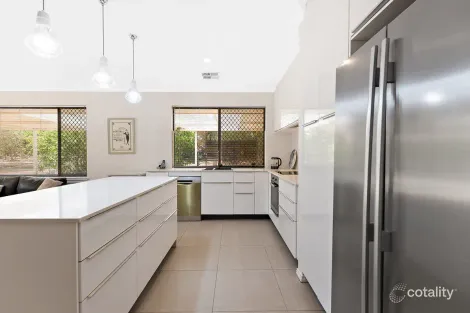 Property photo of 3 Dowell Close Bedfordale WA 6112