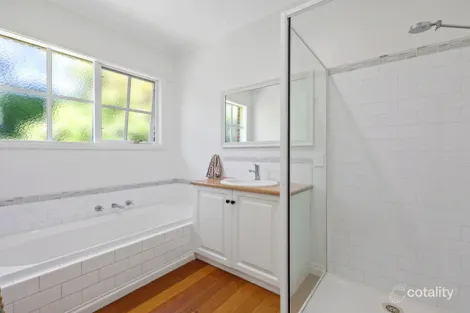 Property photo of 8 Roslyn Close Warrnambool VIC 3280