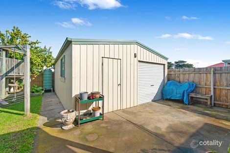 Property photo of 6 Greenaway Court Sale VIC 3850