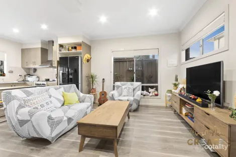 Property photo of 2/72 Errington Road St Albans VIC 3021