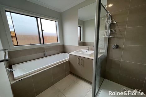 Property photo of 66 Crown Drive Fraser Rise VIC 3336