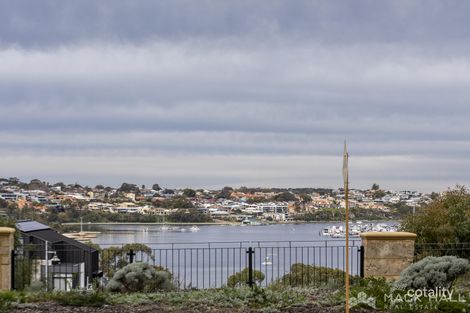 2/11 Mccabe St, North Fremantle, WA 6159