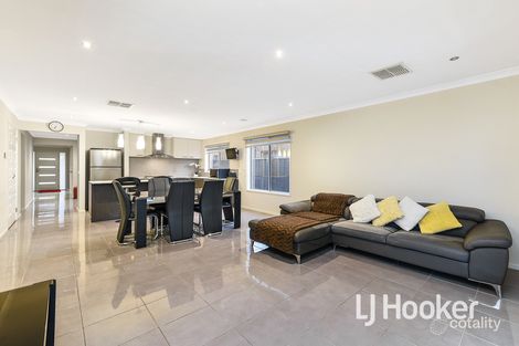 Property photo of 26 Fieldstone Crescent Cranbourne North VIC 3977