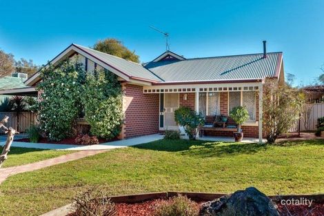 Property photo of 21 Howqua Circuit West Wodonga VIC 3690