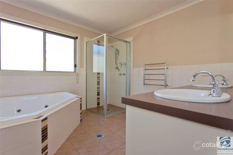 Property photo of 131 De Kerilleau Drive Wodonga VIC 3690