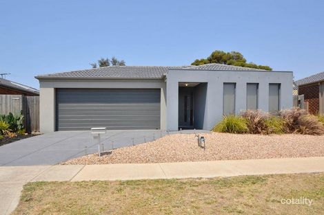 30 Dunbarrim Ave, Cairnlea, VIC 3023