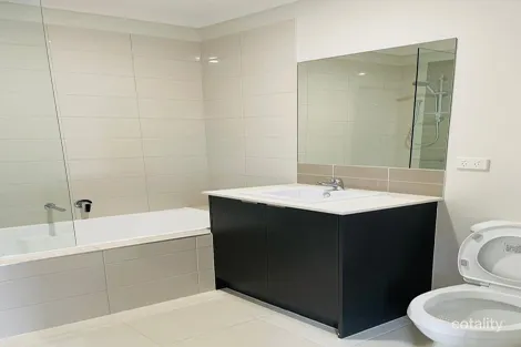 18 Staccato Tce, Strathtulloh, VIC 3338