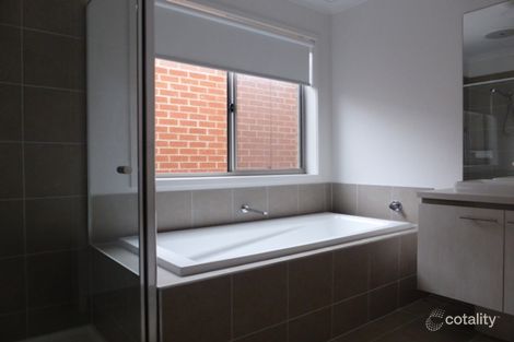 Property photo of 20 Risdon Circuit Tarneit VIC 3029