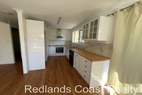 Property photo of 1 Wyena Avenue Lamb Island QLD 4184