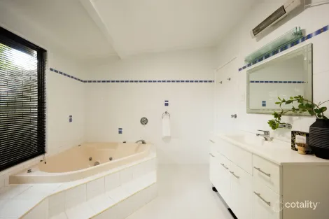 Property photo of 23 Deerhurst Road Brookfield QLD 4069