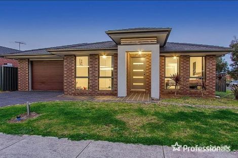 Property photo of 8 Yalding Place Deer Park VIC 3023