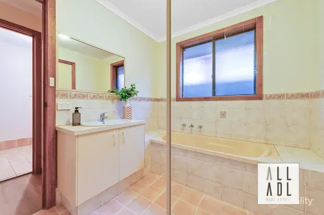 Property photo of 15 Alberta Drive Burton SA 5110