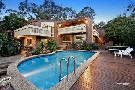 Property photo of 17 Somerleigh Crescent Greensborough VIC 3088
