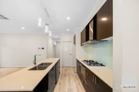 Property photo of 5 Bellview Drive Rockbank VIC 3335