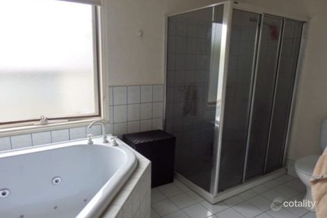 Property photo of 30 Waratah Way Wodonga VIC 3690