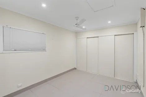Property photo of 27 Cozens Way Highland Park QLD 4211
