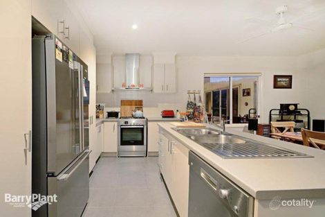 Property photo of 10 Harlesden Circuit Pakenham VIC 3810