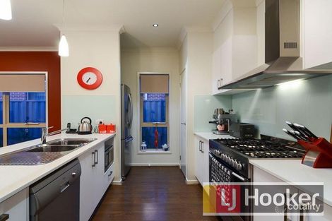 Property photo of 5 Arrow Road Cranbourne East VIC 3977