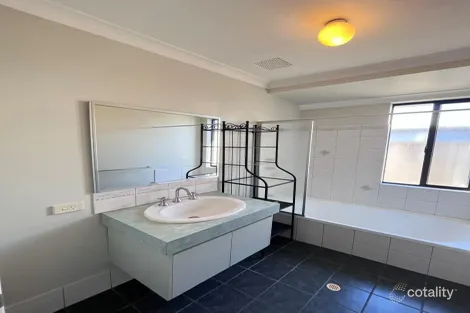 Property photo of 25 Mitra Loop Bennett Springs WA 6063