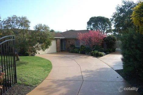 64 Ellinbank Cres, Mornington, VIC 3931