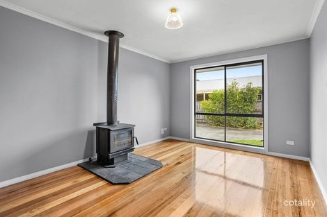 Property photo of 1/21 Urquhart Street Woodend VIC 3442