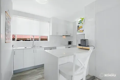 Property photo of 1/56 Pembroke Road Coorparoo QLD 4151