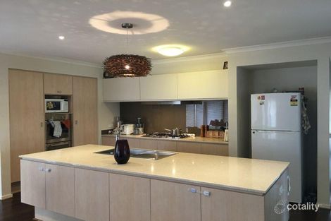 Property photo of 24 Oakgrove Drive Craigieburn VIC 3064