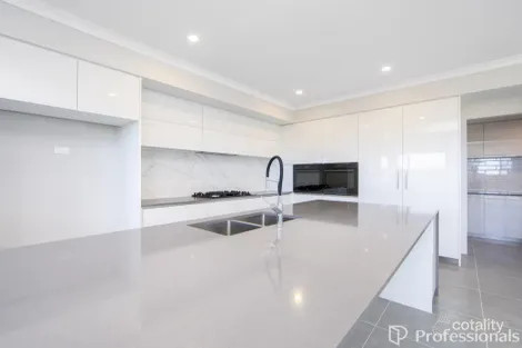 Property photo of 11 Solida Road Jindalee WA 6036