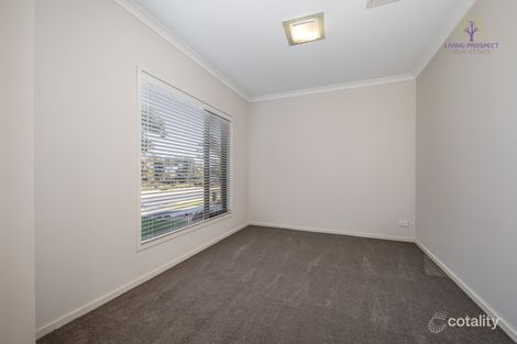 Property photo of 21 Seagull Grove Point Cook VIC 3030