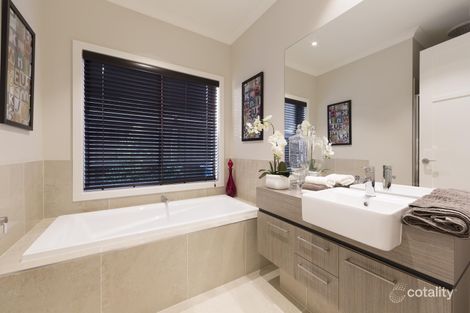 Property photo of 8 Stoneleigh Road Cranbourne North VIC 3977