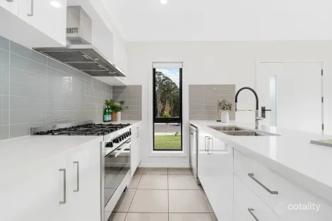 Property photo of 32 Irvington Road Colebee NSW 2761