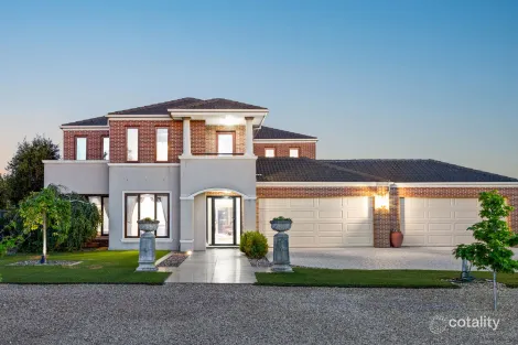 Property photo of 14 The Oaks Hillside VIC 3037