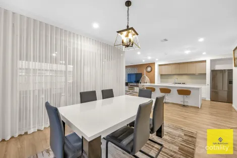 Property photo of 30 Spectrum Crescent Clyde North VIC 3978