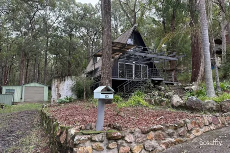 113-115 Cove Bvd, North Arm Cove, NSW 2324