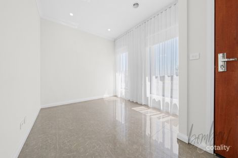 Property photo of 95 Lakeridge Drive Wollert VIC 3750