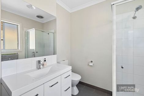 Property photo of 11 Creek View End Wangaratta VIC 3677