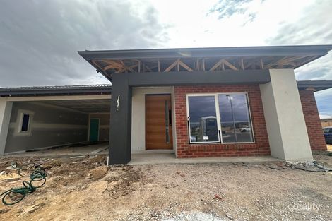 2 Sunpeaks St, Winter Valley, VIC 3358