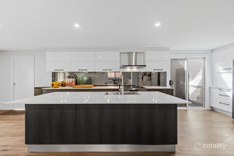 Property photo of 5 Kerry Crescent Berkeley Vale NSW 2261
