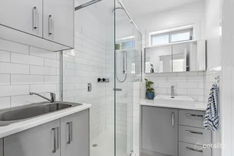 Property photo of 1/290 Scenic Road Highton VIC 3216