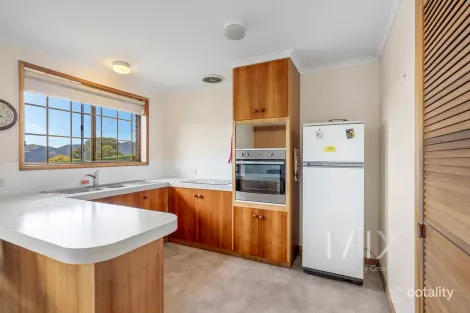 Property photo of 1/1 Dooleys Avenue Rosetta TAS 7010