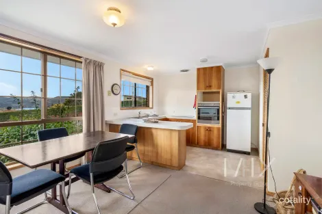 Property photo of 1/1 Dooleys Avenue Rosetta TAS 7010