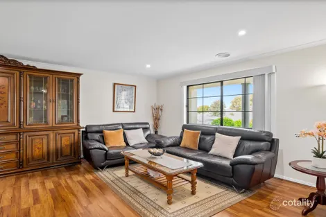 Property photo of 48 Hume Drive Sydenham VIC 3037