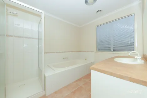 Property photo of 63 Viewgrand Drive Berwick VIC 3806