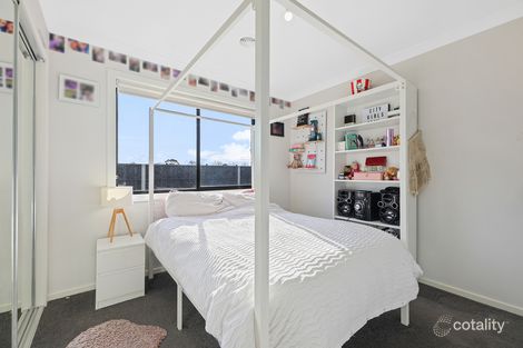 Property photo of 3 Applebox Place Newborough VIC 3825