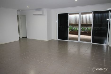 Property photo of 2/251 New England Highway Harlaxton QLD 4350