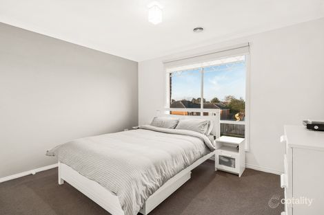 Property photo of 25 Grice Quadrant Pakenham VIC 3810